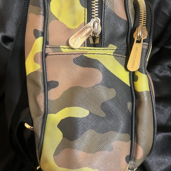 RARE Michael Kors Jet Set Acid Lemon & Green Camo Backpack - Picture 8 of 13
